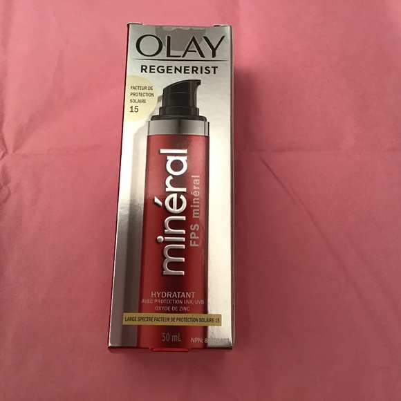 Olay Regenerist Mineral SPF 15 Hydrating Moisturizer - Picture 1 of 2